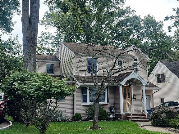 3rd image of 35 Mount Pleasant Pkwy