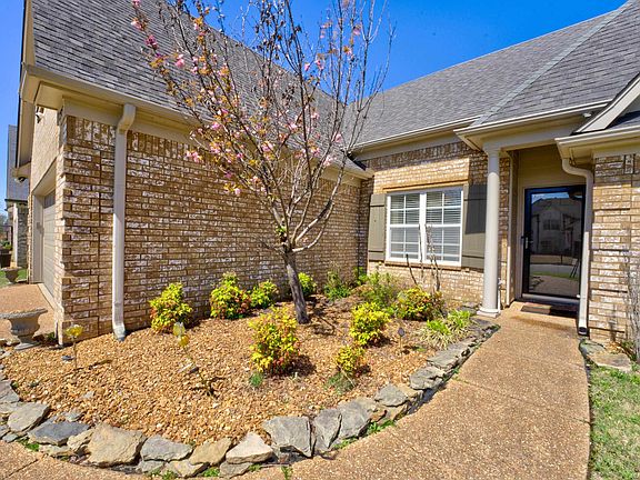 4th image of 235 Whispering Meadows Dr