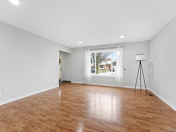 3rd image of 2031 Keystone Dr