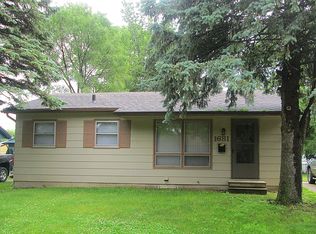 1681 Golden Valley Dr, Waterloo, IA 50703