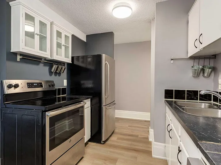1817 N 11th Ave SW #202 — Photo 3