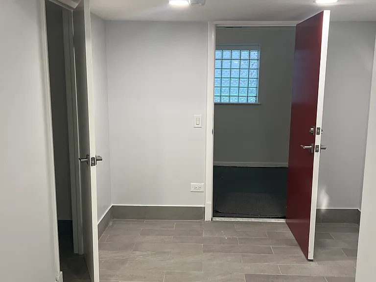 Private entrance to unit