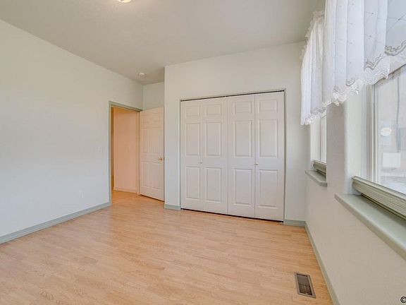 4th image of 727 Skyview Ct