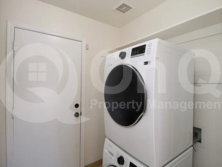 1562 S Monterey St — Photo 21