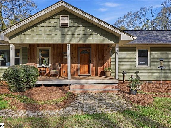 3rd image of 90 Southwood Dr