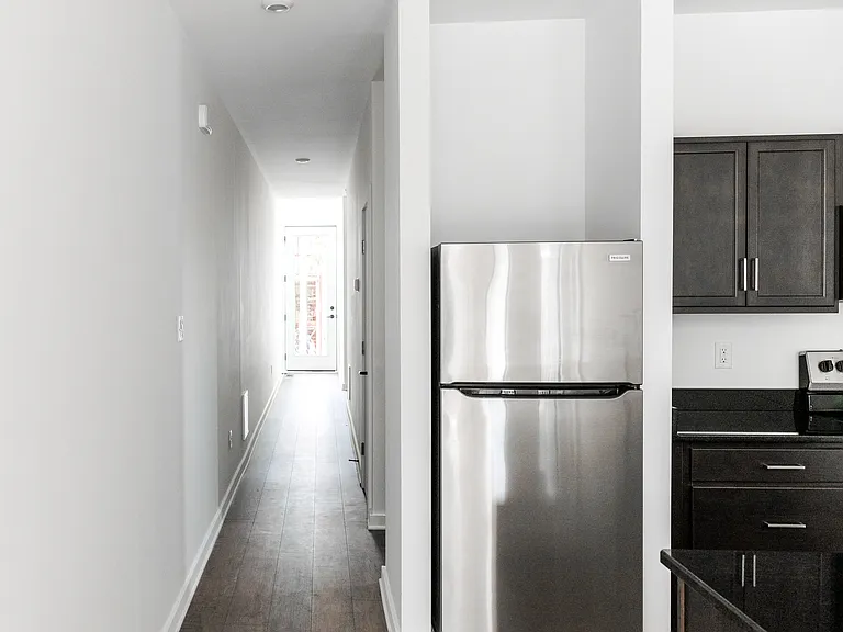 1260 Parkwood Ave — Photo 7