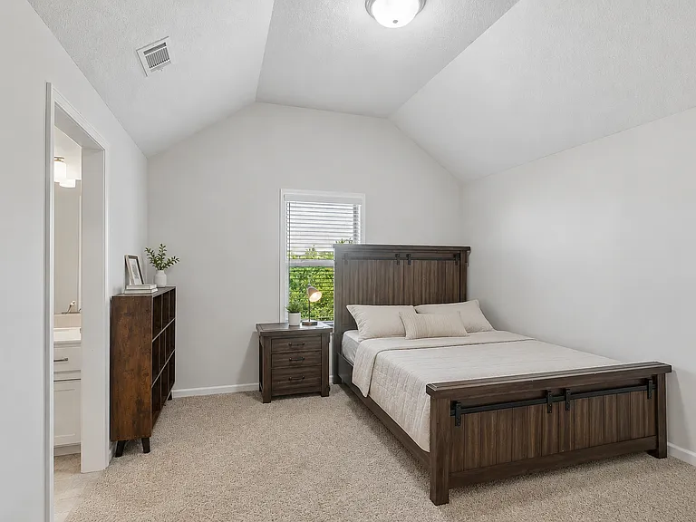 16324 Farley St — Photo 33