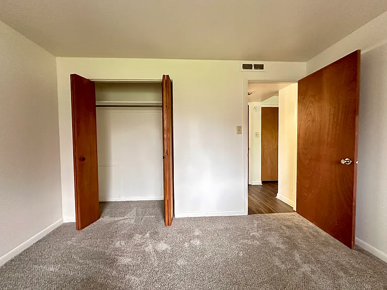 Edgewood Apartments — Photo 39