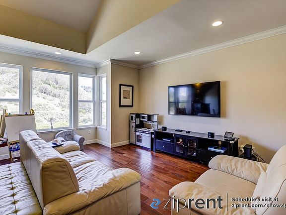 4th image of 32 Megan Dr
