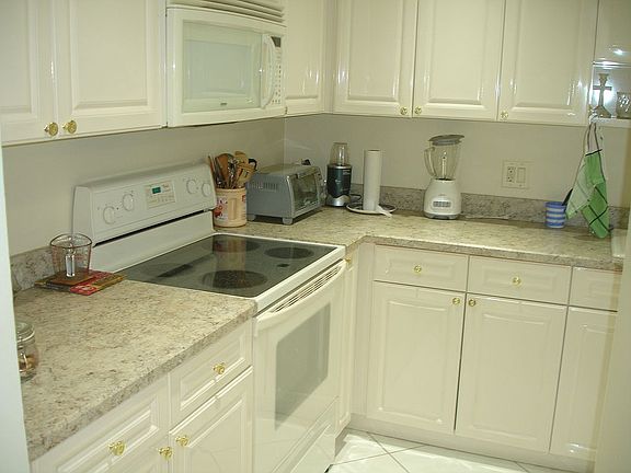 2nd image of 1111 Boxwood Dr APT C