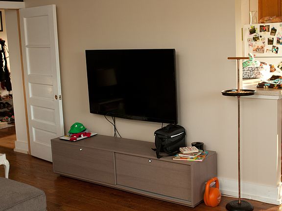 5th image of 5215A W Elm St