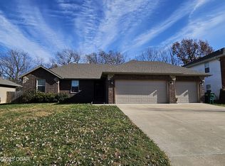 1103 Amanda Ave, Monett, MO 65708