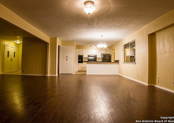 5th image of 403 Patricia Dr