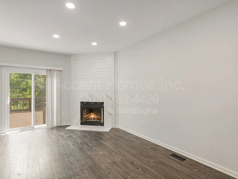 7301 Castleberg Ct — Photo 6
