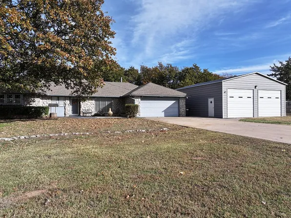 8424 Oak Springs Ct, Edmond, OK 73034