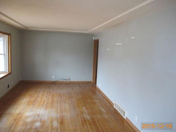 4th image of 6036 Dupont Ave N