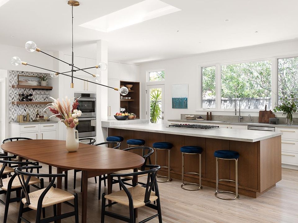 1st image of 130 E Floresta Way