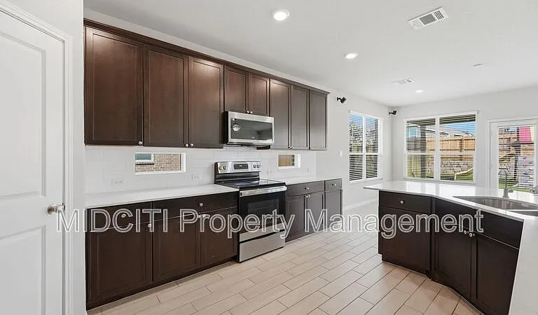 1858 Lauter Ln — Photo 6
