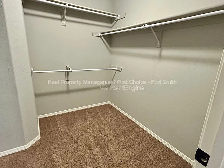 423 Ridge Point Dr — Photo 17