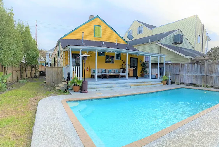 2511 Dauphine St — Photo 2