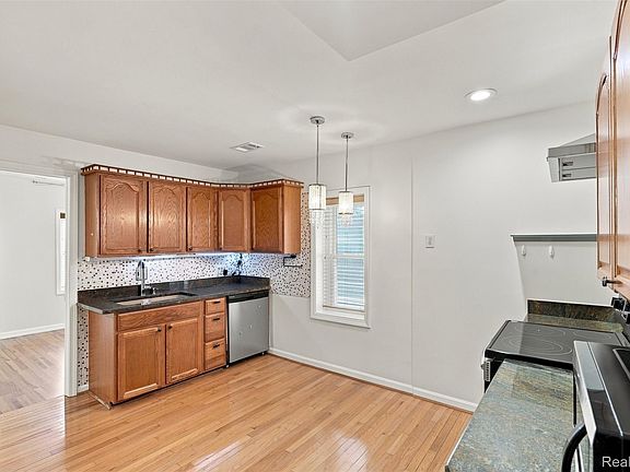 5th image of 8251 McClellan St