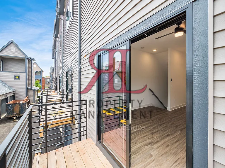 1096 Oak St — Photo 25