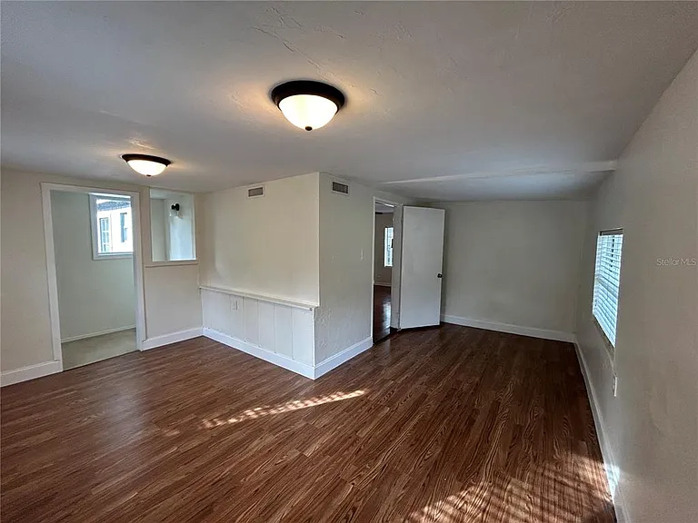 3304 NW 20th St — Photo 2