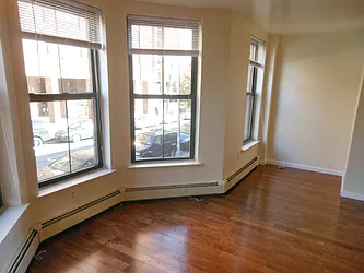 Rented by R New York