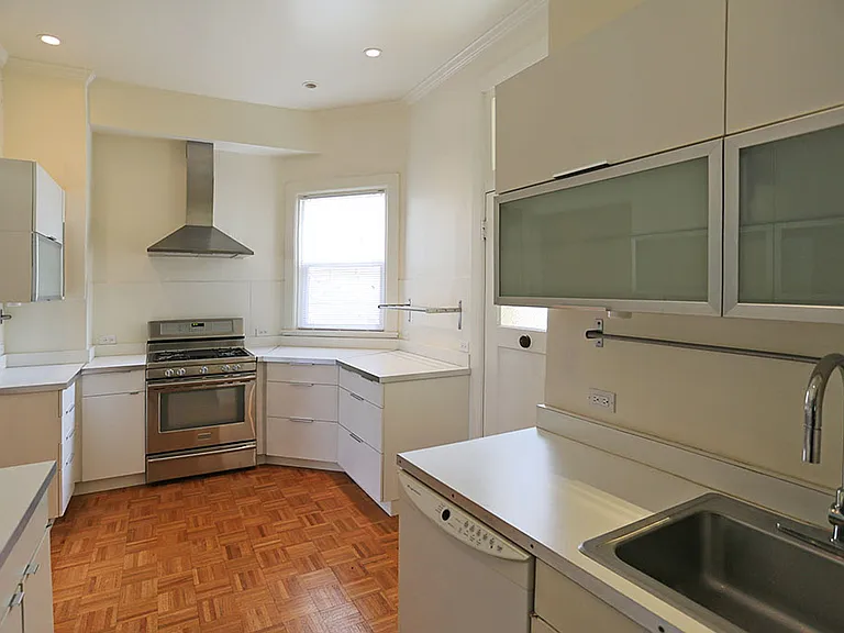 304 Walnut St #U3 — Photo 9