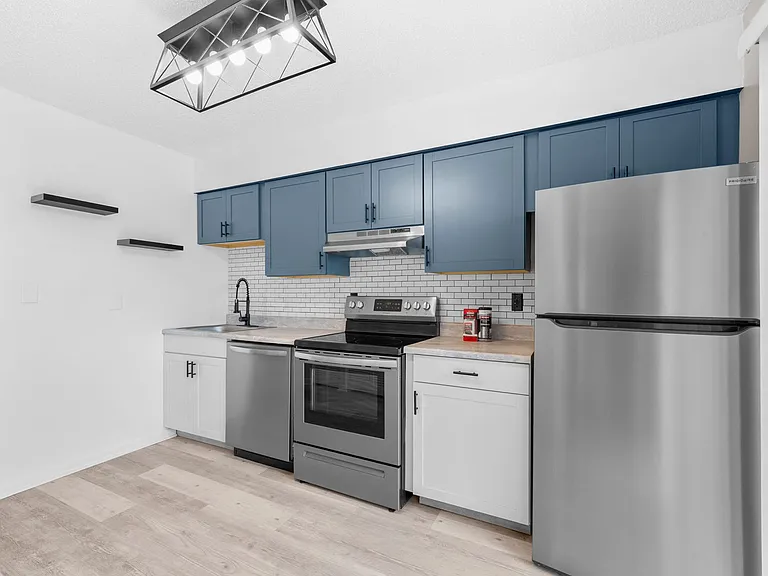 Canterbury Place Apartments — Photo 12