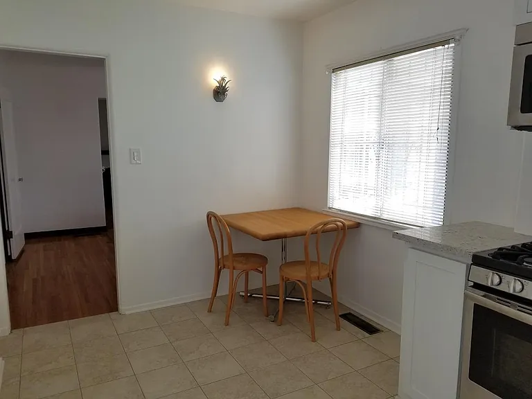1147 S Victoria Ave — Photo 15