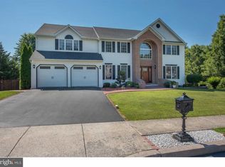 110 Cameron Dr, Douglassville, PA 19518