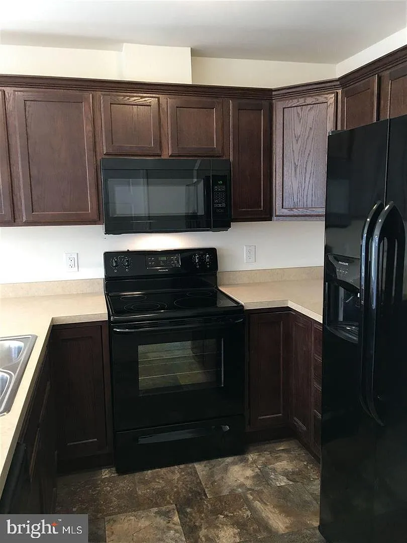 3 bed, 1.5 bath, 1276 sqft, $1,980 — Photo 4
