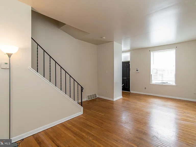 1635 Fontain St — Photo 8
