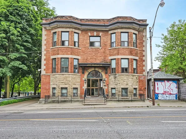 333 Harbord St #103, Toronto, ON M6G 1H3
