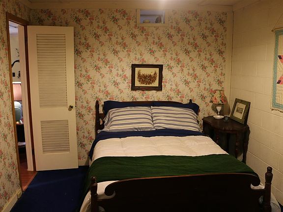 4th image of 302 Pineview Dr