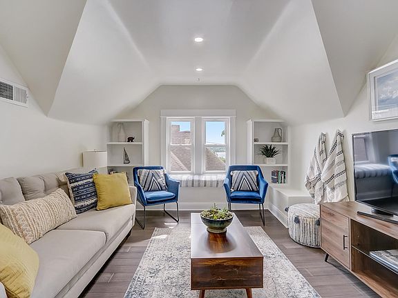 4th image of 2416 W 42nd St #3