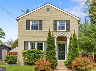 1861 S George Mason Dr, Arlington, VA 22204