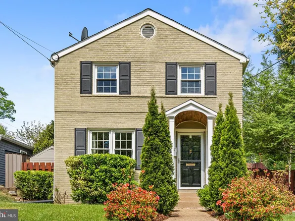 1861 S George Mason Dr, Arlington, VA 22204