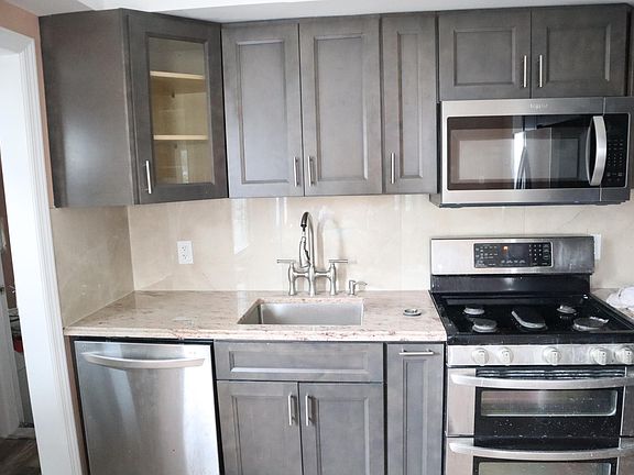 2nd image of 82 Nassau St