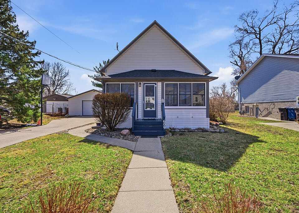 1st image of 609 E Granger Ave