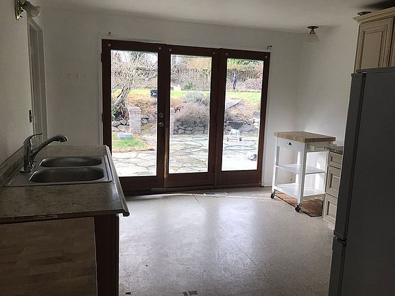 3rd image of 6035 132nd Ave NE