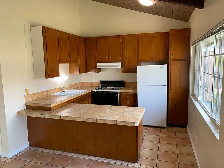 4700 Dexter Dr — Photo 6