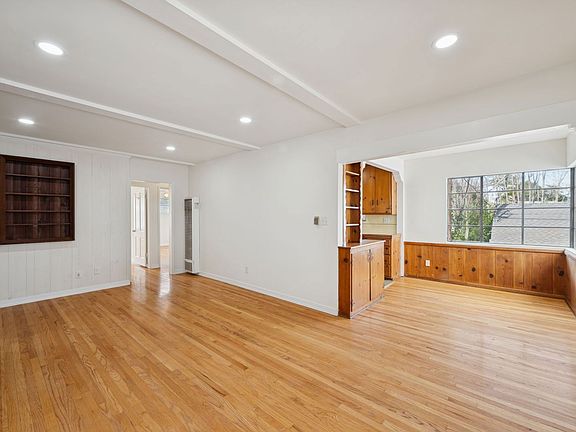 2nd image of 11613 Moorpark St #5