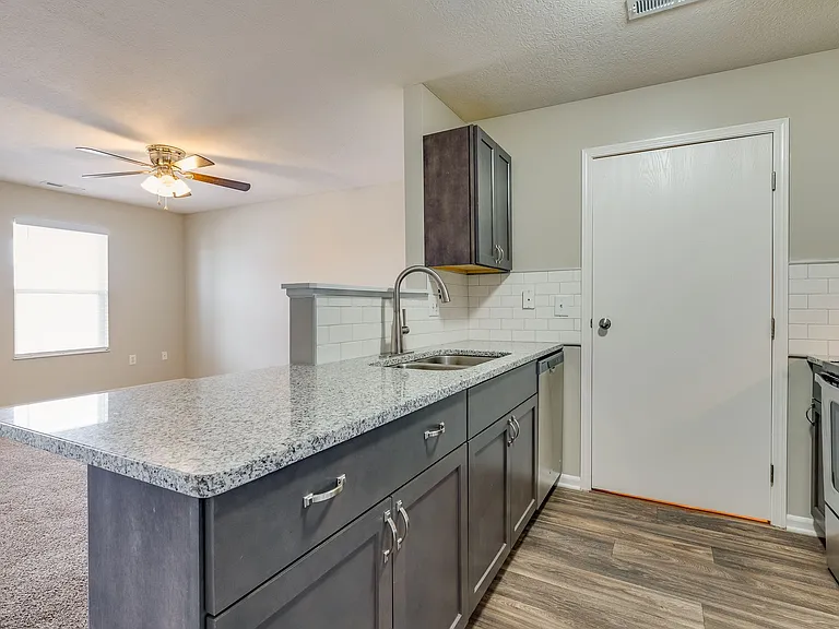 Watkins Glen Apartments — Photo 33
