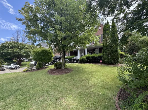 1135 Grogans Mill Dr, Cary, NC 27519