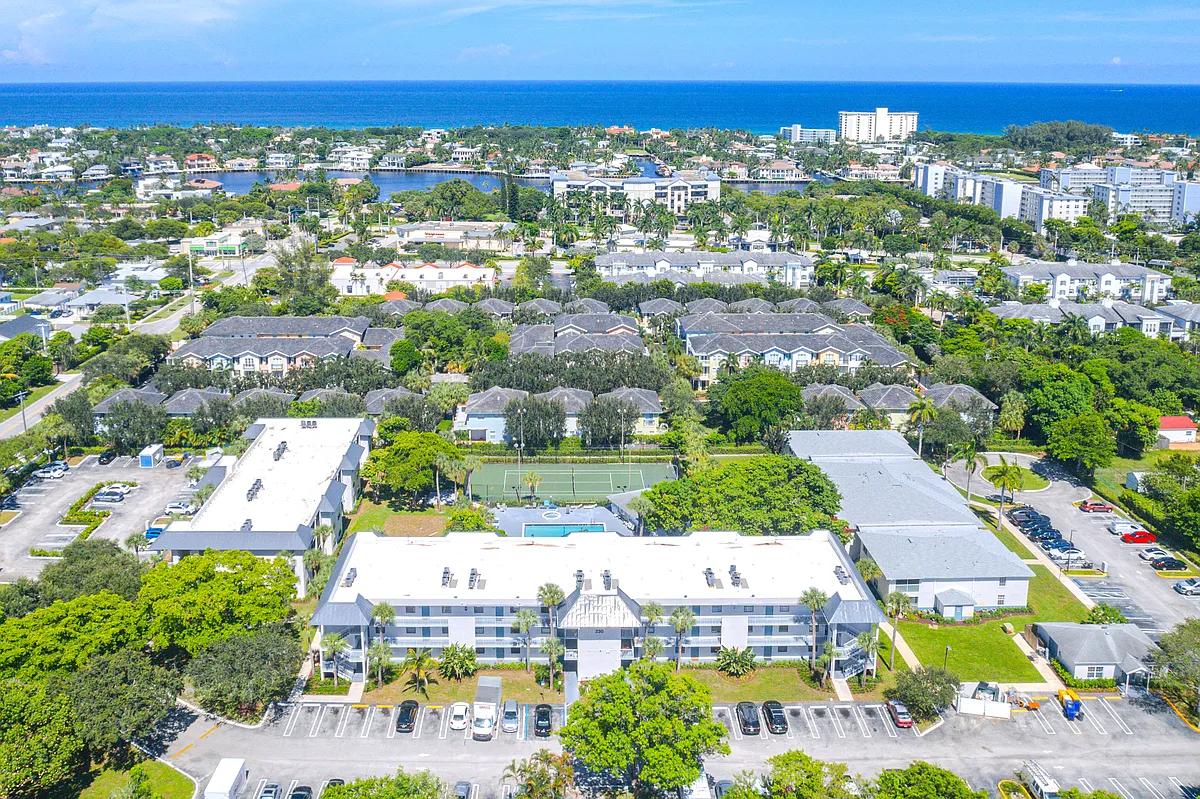 Building Photo - Delray Place Apartments