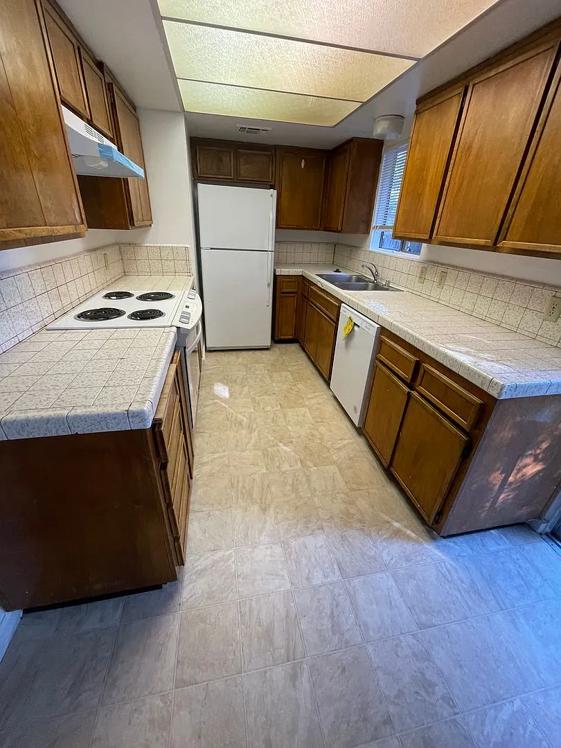 Westside Townhouse 2bedroom 1.5 bath — Photo 4