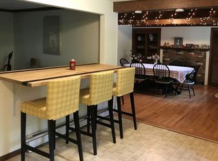 4 Maplewood Dr, Wilbraham, MA 01095