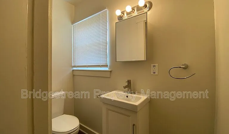 14 Nassau St — Photo 10